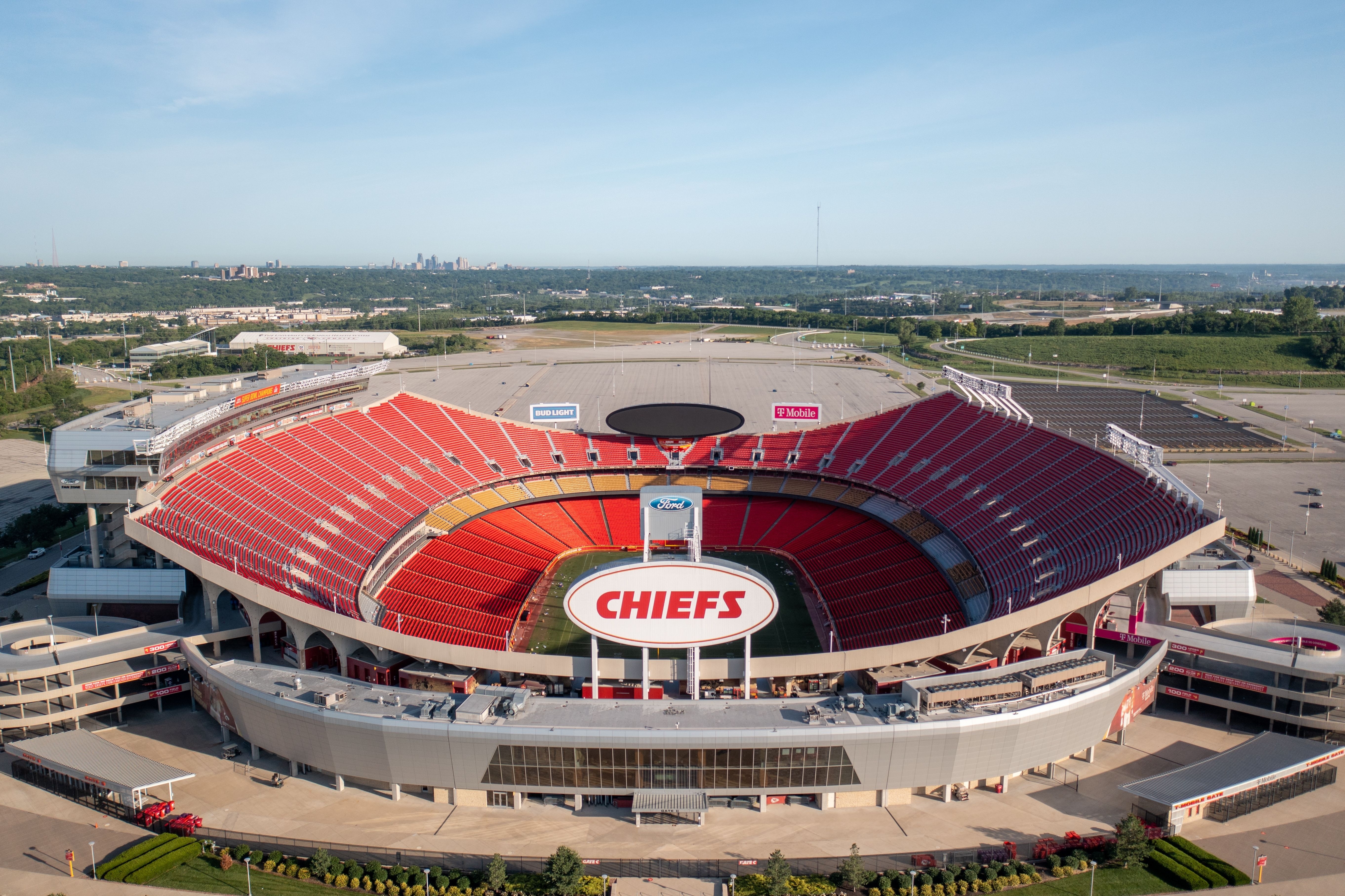 Chiefs to move to Kansas: Local fans react